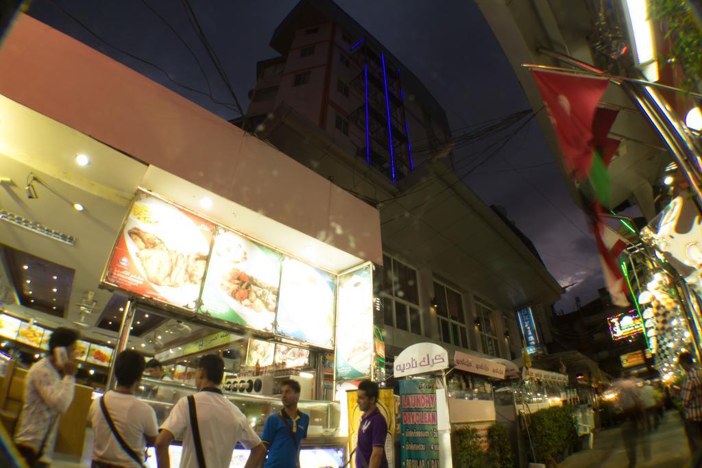 Sky Suites Bangkok Exterior photo