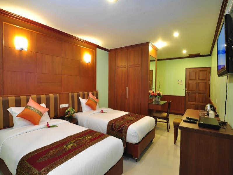 Sky Suites Bangkok Exterior photo